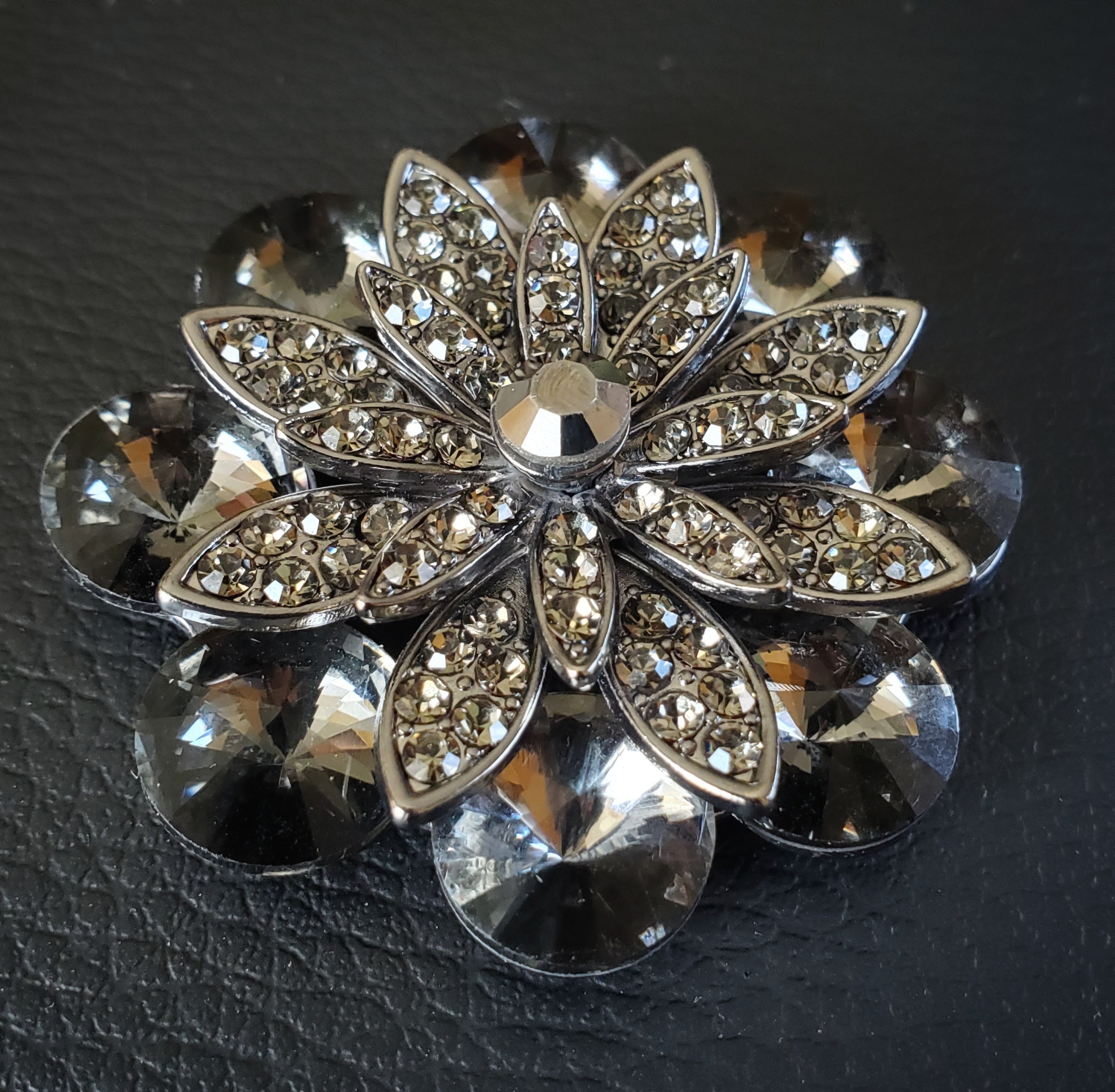 Rhinestone Magnetic Brooch