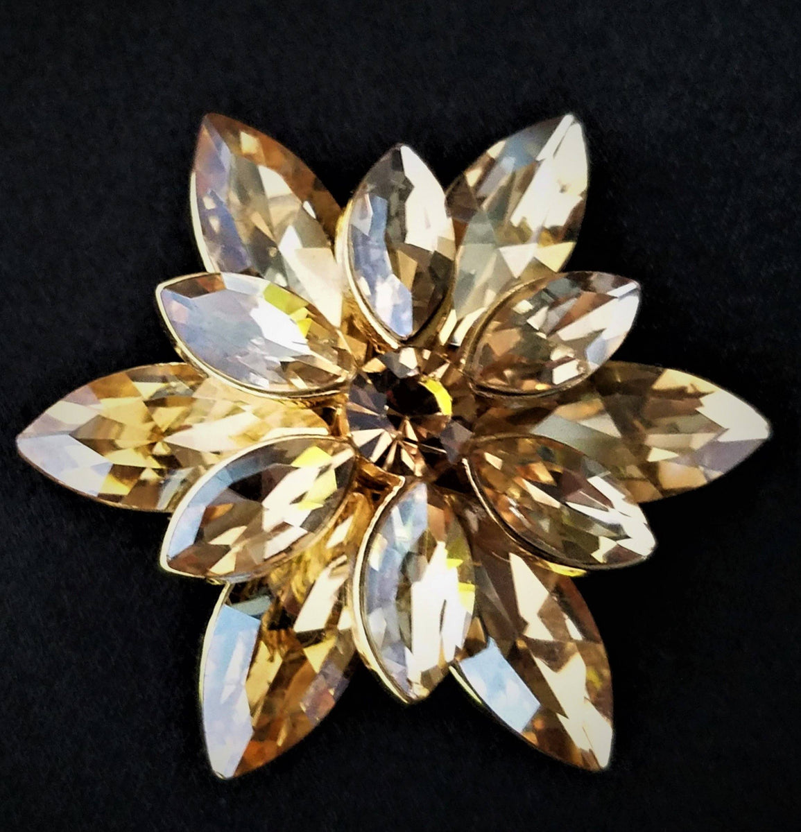 Rhinestone Magnetic Brooch